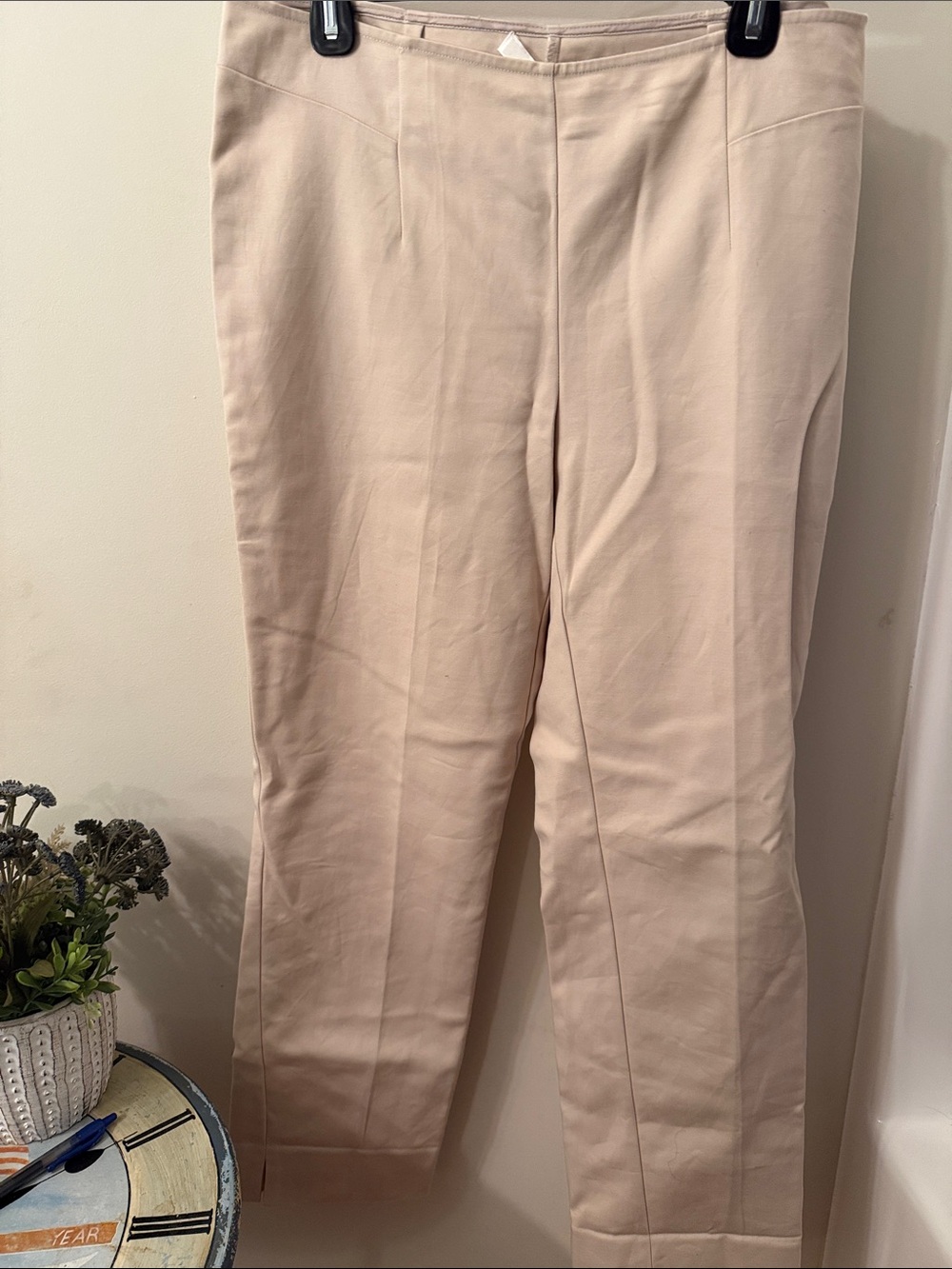 Chico's Straight-Leg Pants in Light Tan Size 1.5 Mild Stretch great condition